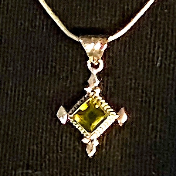 August Birthstone NOW 30%OFF! Peridot Pendant Deep Color, Sterling New Condition - Picture 2 of 6